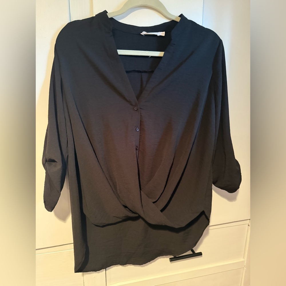 Black Lush Roll Tab Sleeve Surplice V-Neck Blouse
Size XS